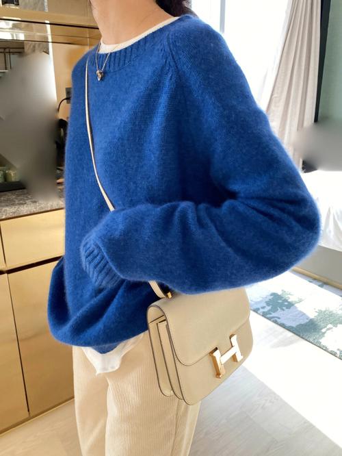 天蓝色的针织衫怎么搭配