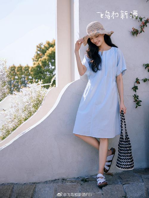 深蓝色短袖连衣裙怎么搭配什么外套好看吗