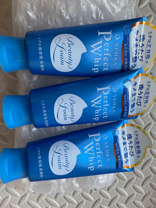 日本蓝色和绿色洗面奶