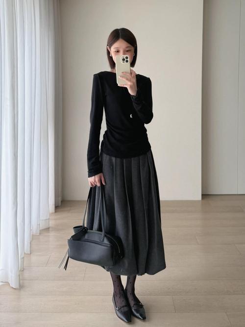 秋天长裙怎么搭配上衣