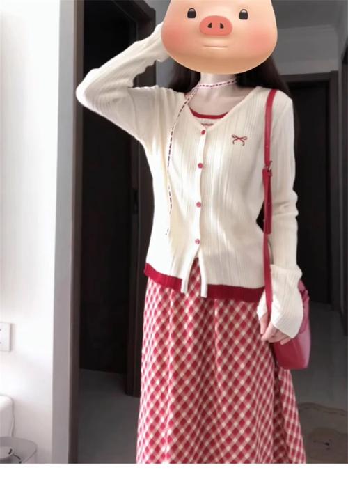 格子长裙配什么上衣