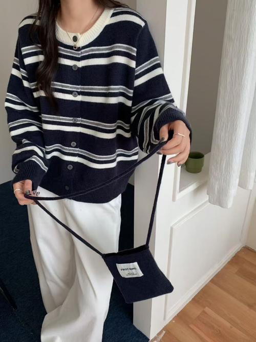 女条纹秋季外套怎么搭配图片大全