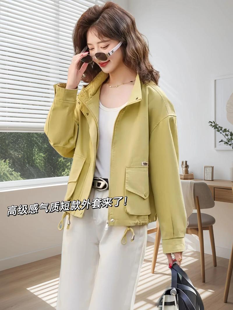 女士韩版短袖风衣怎么搭配裤子