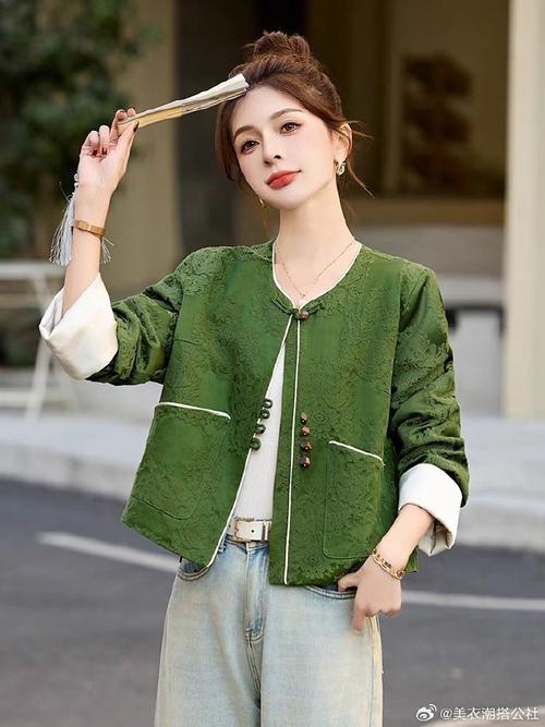 绿色短袖配什么外套