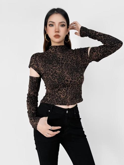 女人豹纹衣服怎么搭配衣服图片欣赏