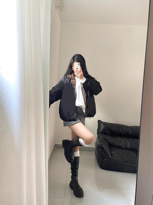 女人豹纹衣服怎么搭配衣服