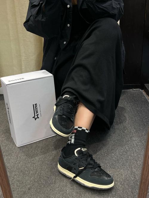 女孩黑色板鞋怎么搭配图片大全