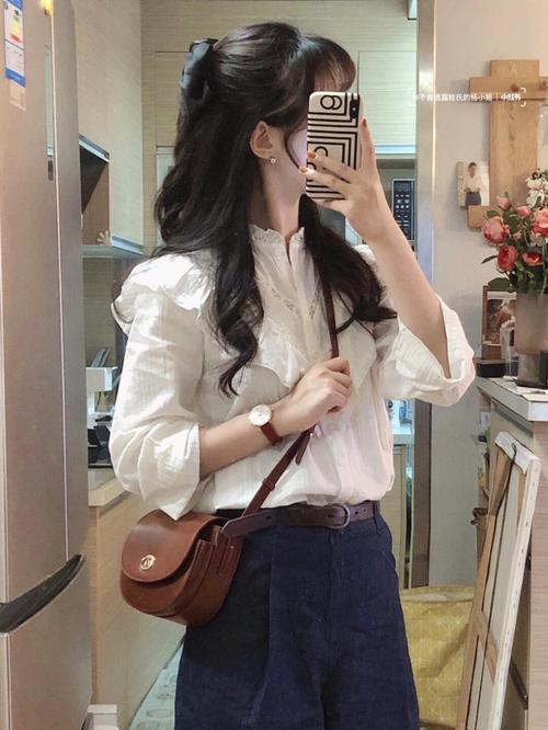 牛仔白衬衫怎么搭配外套好看