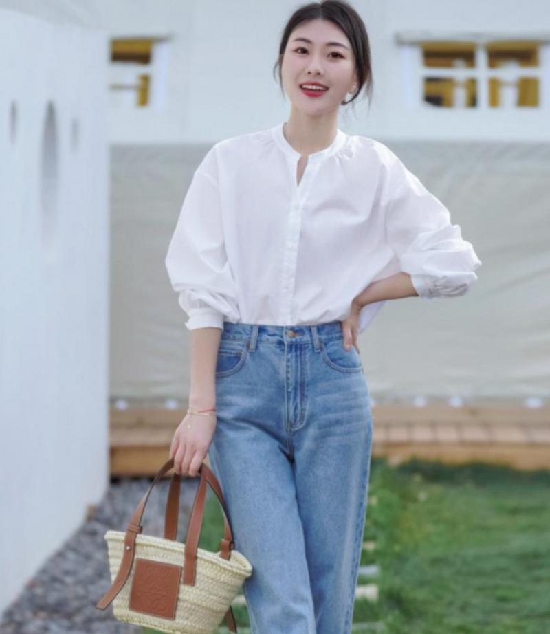 牛仔白衬衫怎么搭配外套