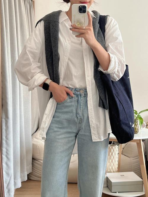 牛仔白衬衫怎么搭配外套