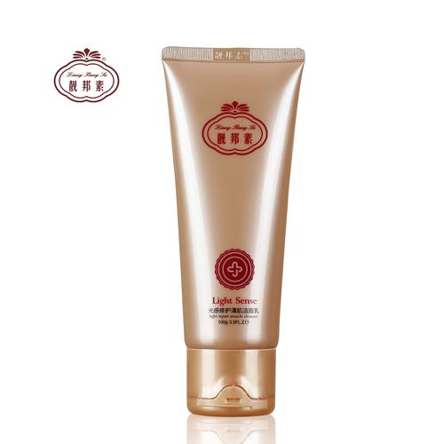 具有修复皮肤的洗面奶