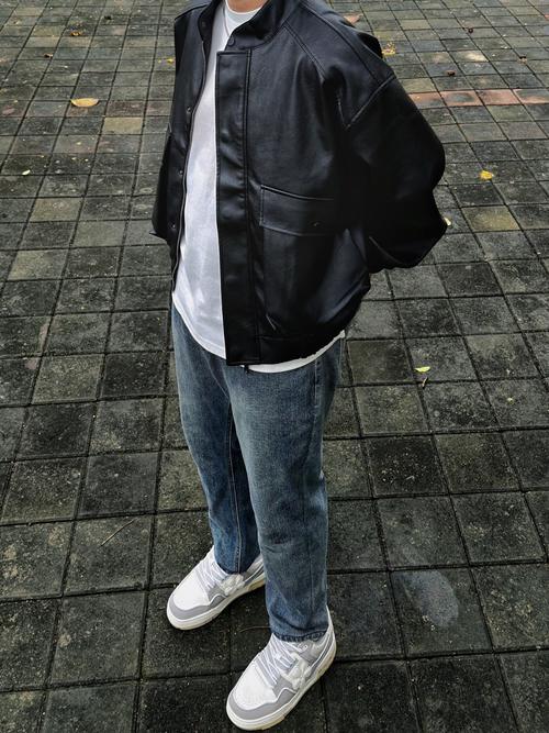 男士长款黑皮衣怎么搭配什么裤子好看吗