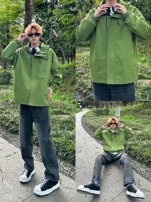 绿色冲锋衣配什么裤子