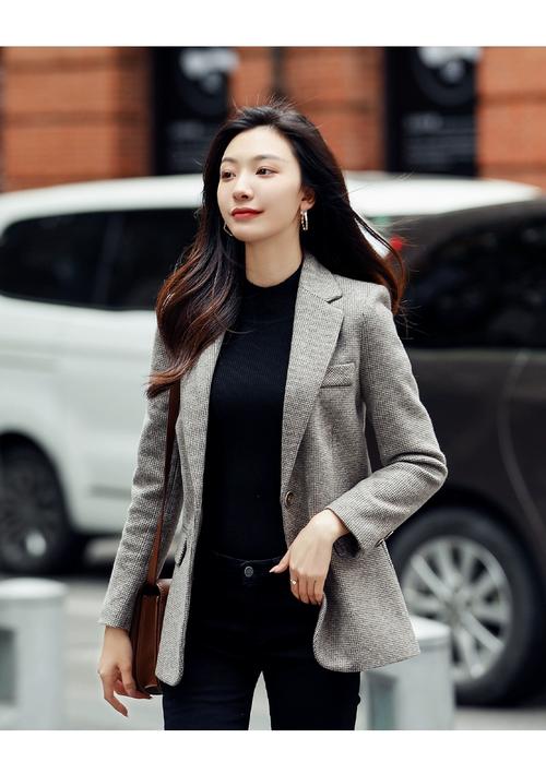 女款长款西服怎么搭配