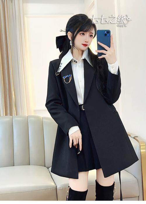 女款长款西服怎么搭配