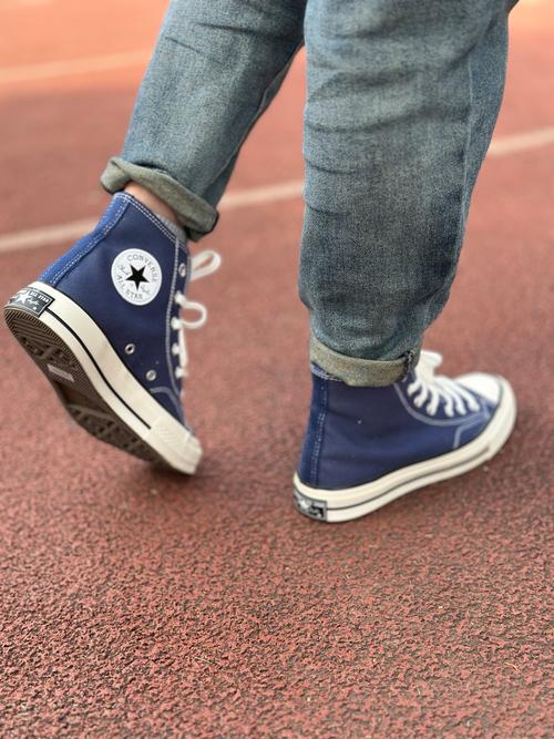 牛仔高帮鞋怎么搭配