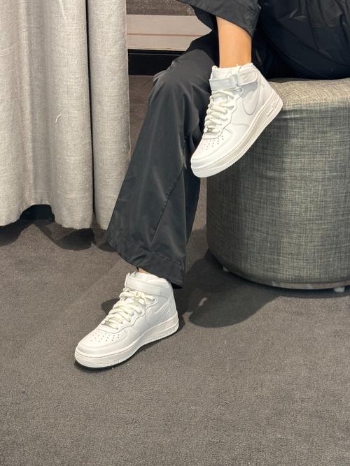 牛仔高帮鞋怎么搭配