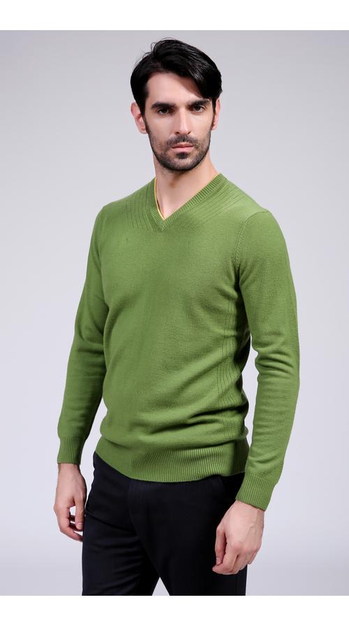 男生穿绿色毛衣怎么搭配衣服好看