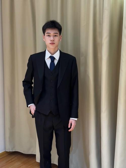 男大西装怎么搭配图片