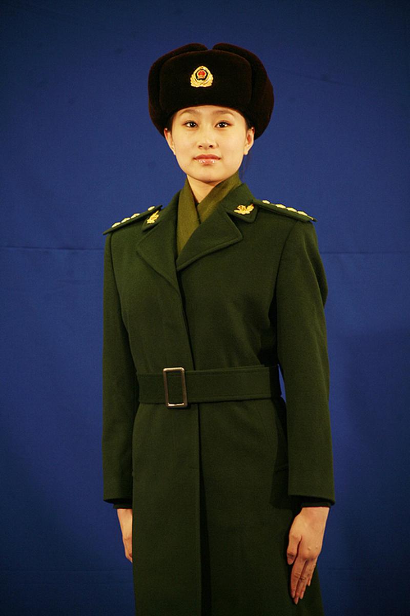 绿色军大衣怎么搭配图片女