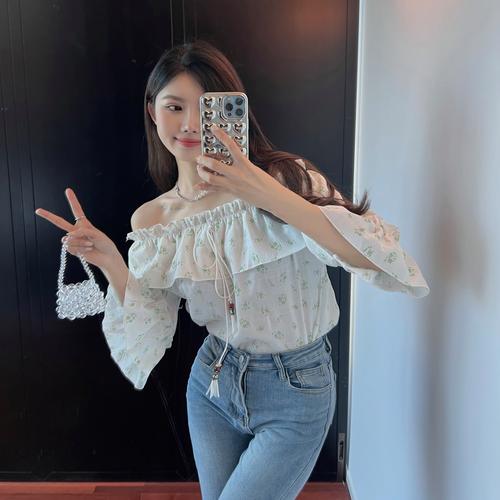 露肩雪纺上衣怎么搭配什么外套