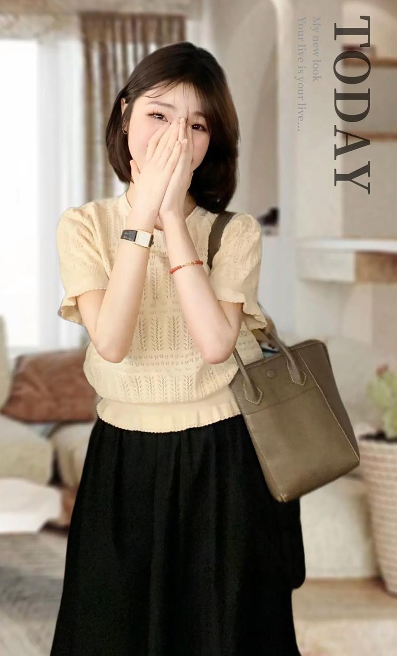 镂空短袖毛衣怎么搭配图片