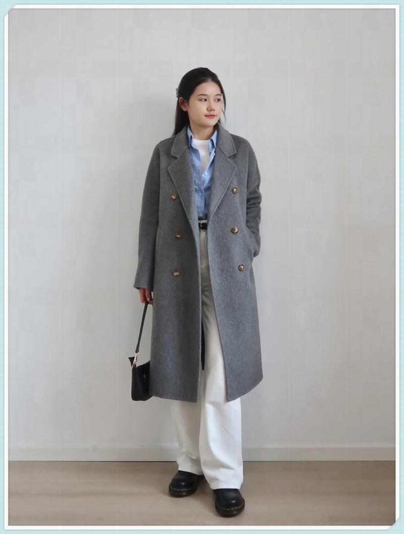 蓝灰色的外套怎么搭配什么裤子