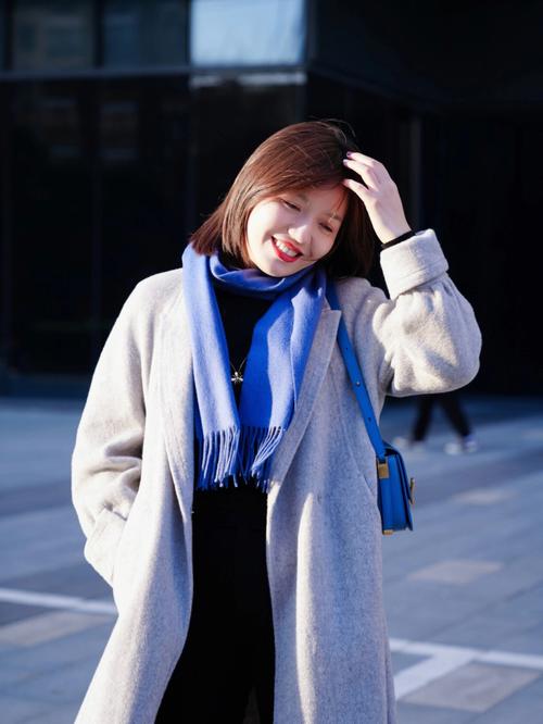 湖蓝色怎么搭配围巾