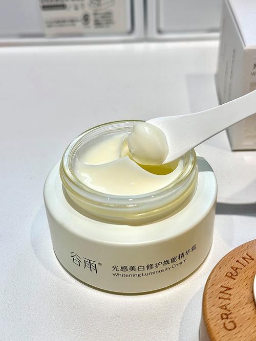 希思黎植物焕白洗面奶