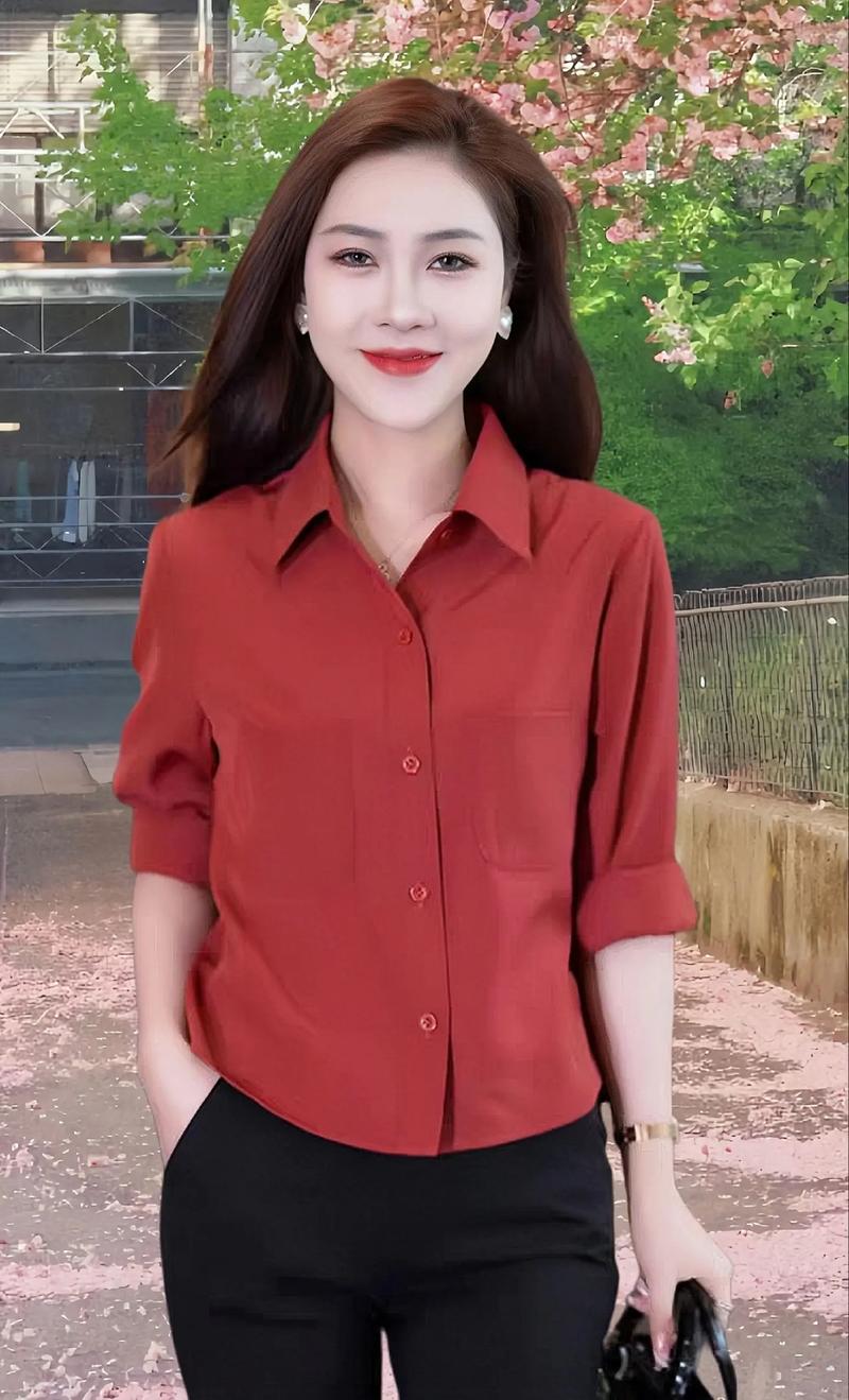 红红色衬衫怎么搭配什么外套