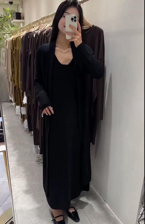 黑色针织长款开衫怎么搭配什么裤子好看