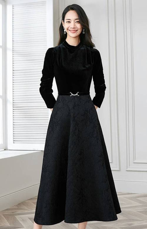 黑色裙子外面怎么搭配