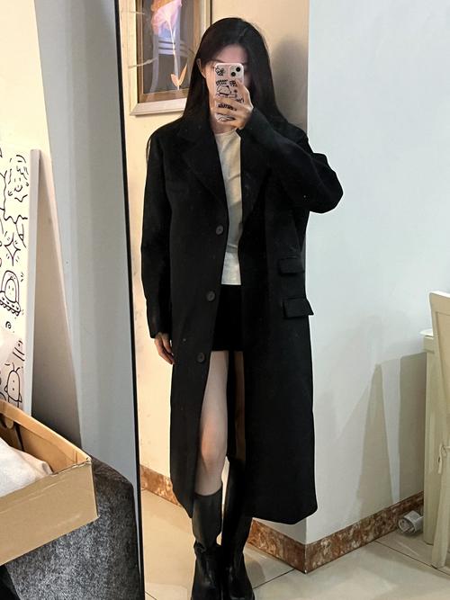 黑色连帽风衣怎么搭配