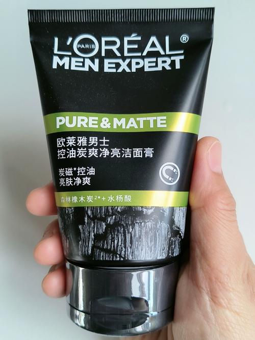 清理深层的男士洗面奶