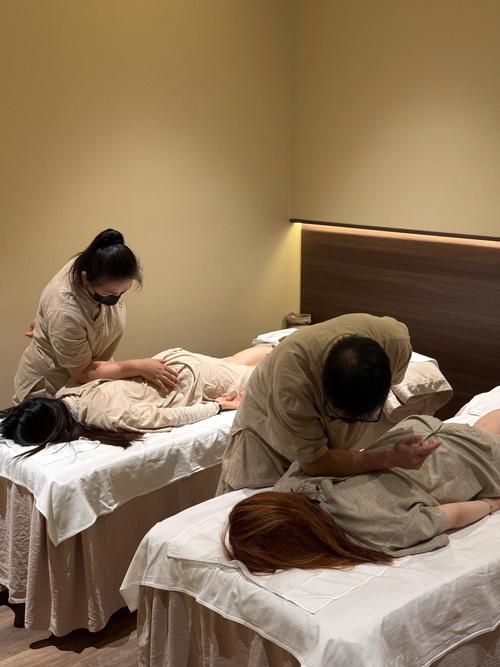 在桑拿房做什么动作减肥