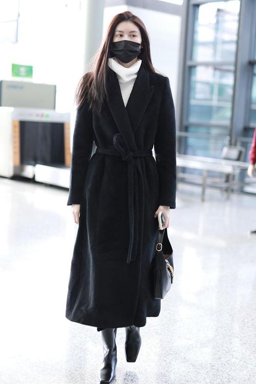 黑色宽松上衣外套怎么搭配什么裤子好看