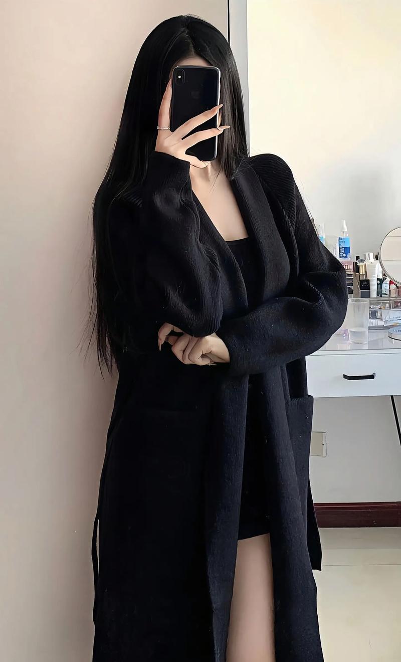 黑色长款针织外套怎么搭配