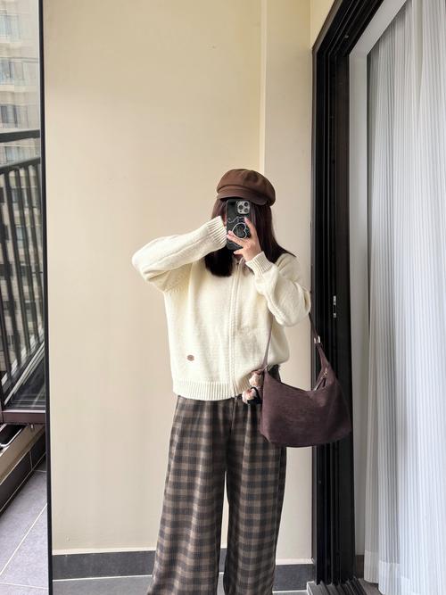 格纹裤怎么搭配上装