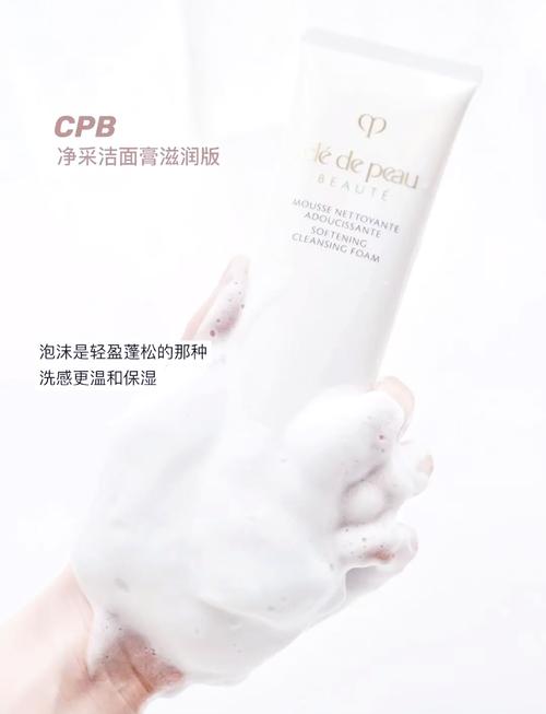 先用卸妆巾还是洗面奶