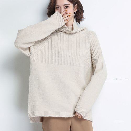 高领白色打底毛衣怎么搭配外套