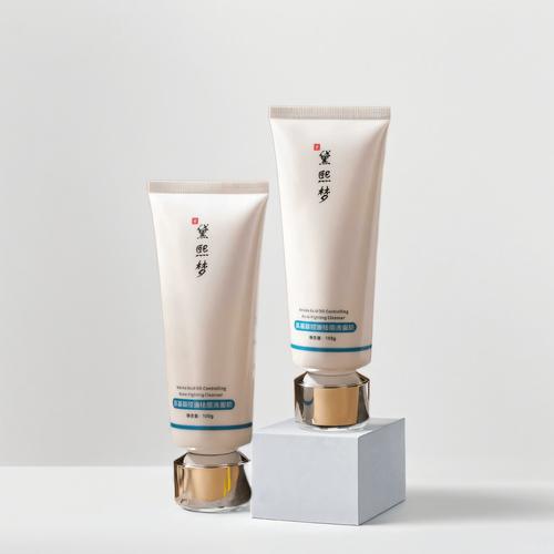 女生用去痘控油洗面奶