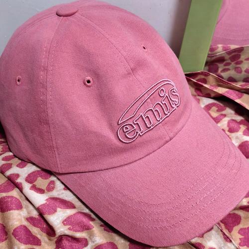 粉红色帽子怎么搭配