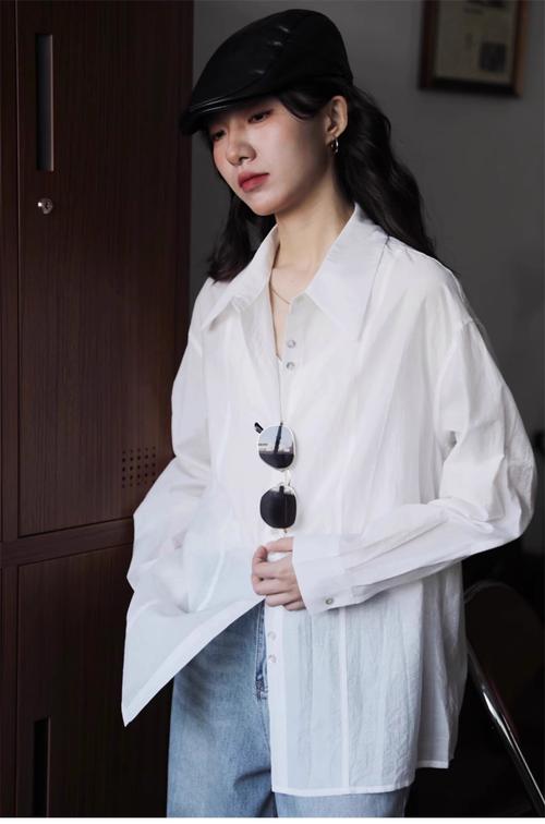 长袖白衬衫下面怎么搭配