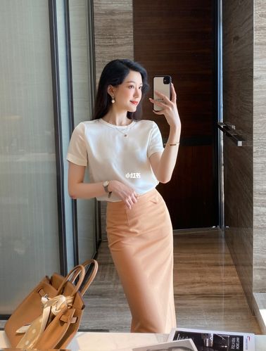 长款包裙怎么搭配上衣图片欣赏