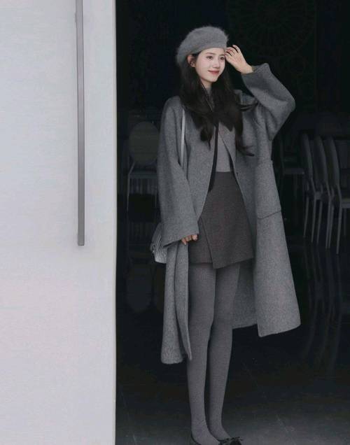 灰色纱裙配什么上衣