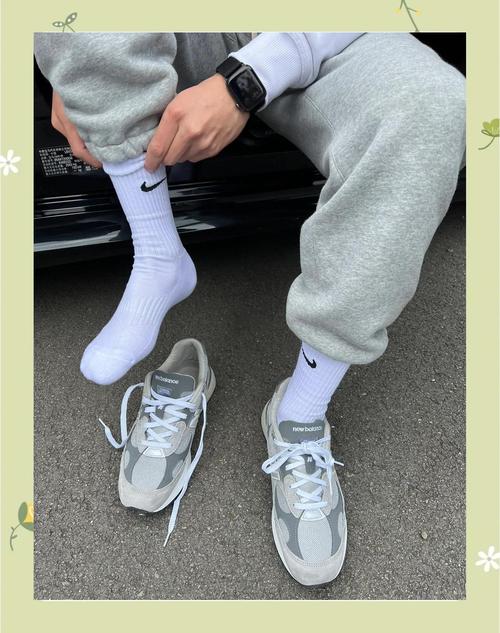 白色长袜怎么搭配