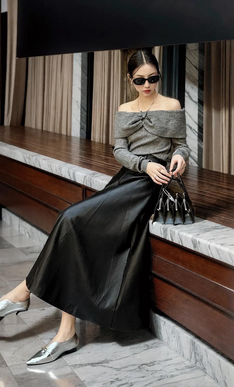 a子裙皮裙怎么搭配衣服