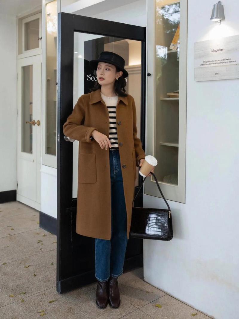 棕色休闲外套怎么搭配衣服图片