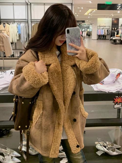 棕色休闲外套怎么搭配衣服图片