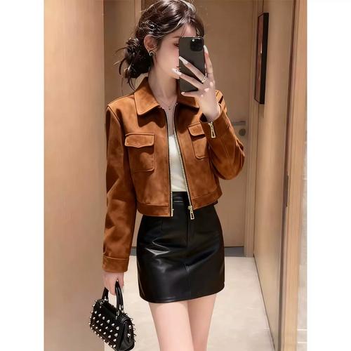 棕色休闲外套怎么搭配衣服